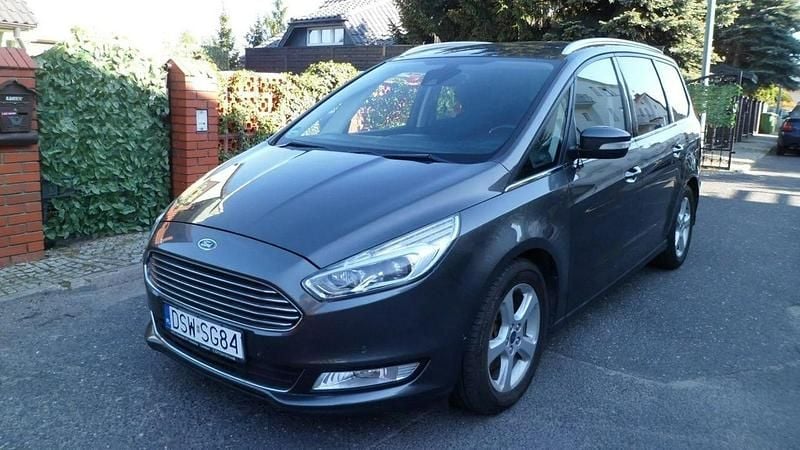 Szary (metalik) Używany 2015 Ford Galaxy Minivan | 56 900 zł (Uczciwa cena) - Obraz 1/4