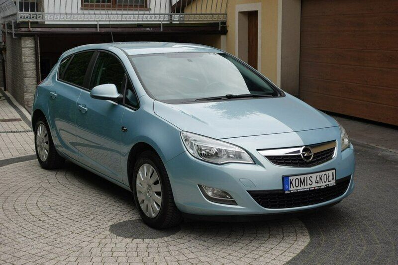 Niebieski Używany 2010 Opel Astra Hatchback | 20 900 zł (Uczciwa cena) - Obraz 1/4
