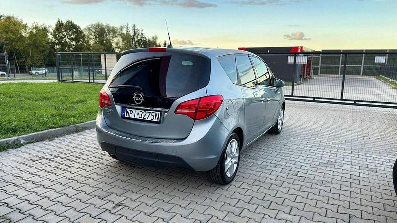 Używany Opel Meriva 140 KM (102 kW) 2011 Szary (metalik) Minivan