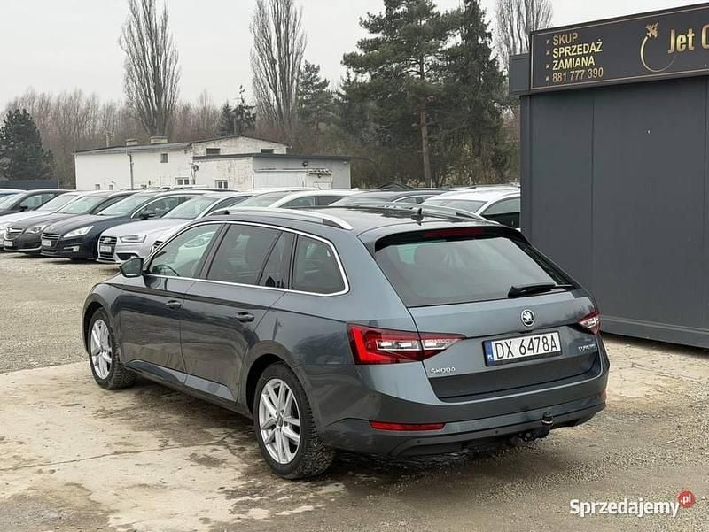 Używany Skoda Superb 120 KM (88 kW) 2016 Szary Kombi