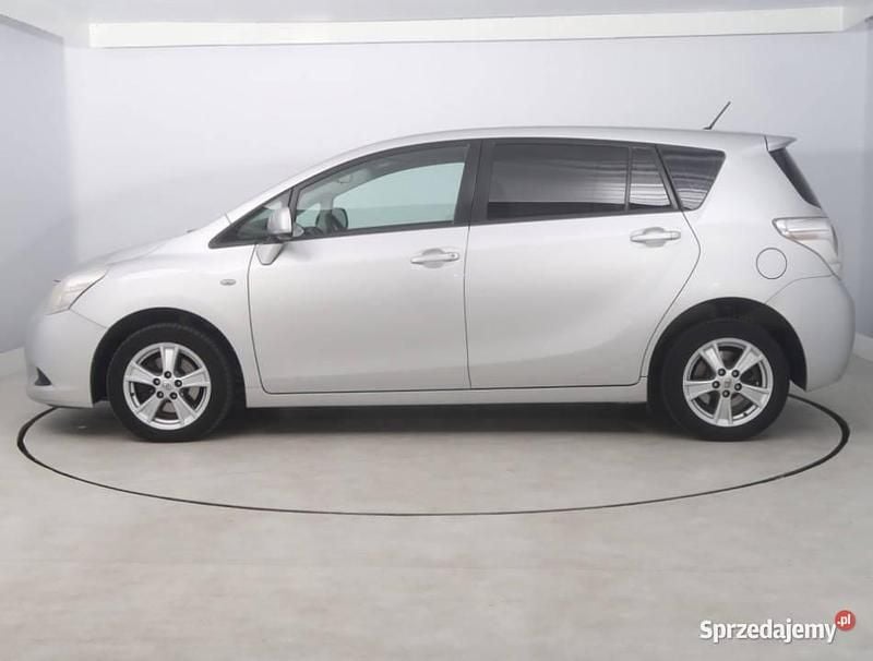 Używany Toyota Verso 2010 Srebrny Minivan