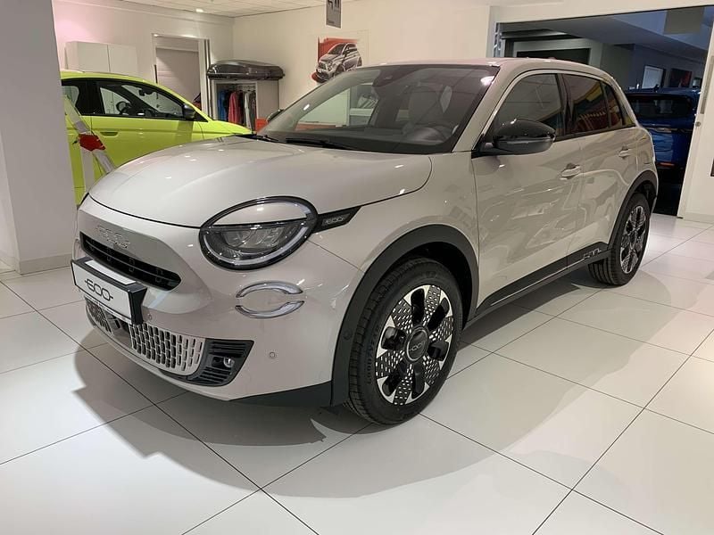 Lakier metalizowany kremowy cappucino Nowe 2025 Fiat 600 La Prima SUV | 103 393 zł (Uczciwa cena) - Obraz 1/4