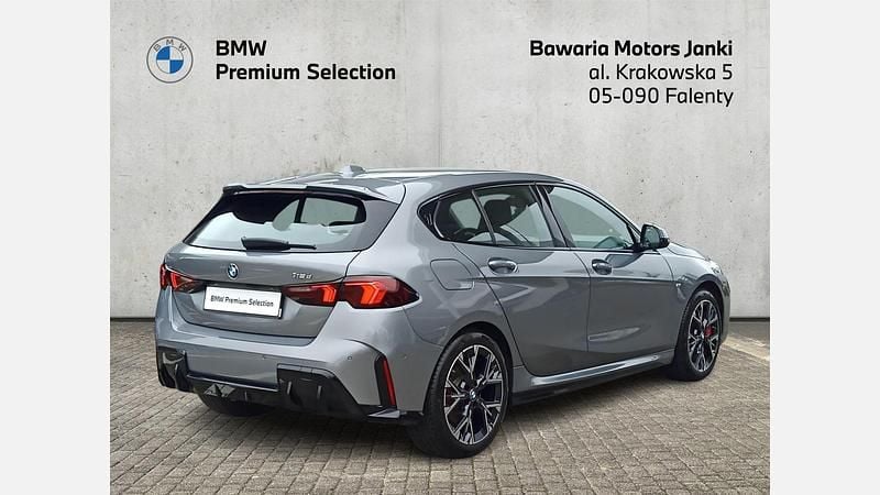 Używany BMW 118 Shadowline 150 KM (110 kW) 2025 Szary skyscraper metalizowany Hatchback