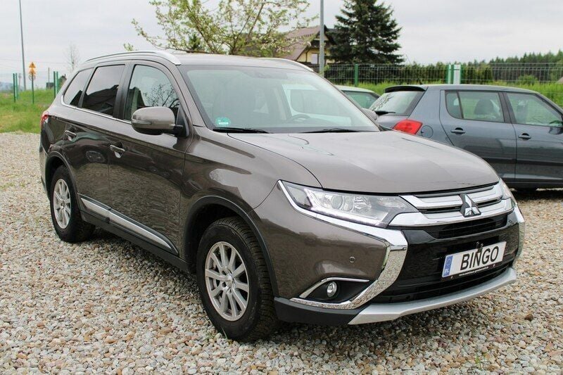 Brązowy (metalik) Używany 2017 Mitsubishi Outlander SUV | 60 900 zł (Uczciwa cena) - Obraz 1/4