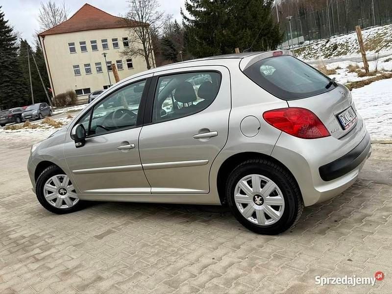 Srebrny Używany 2009 Peugeot 207 Hatchback | 9400 zł (Dobra cena) - Obraz 1/4