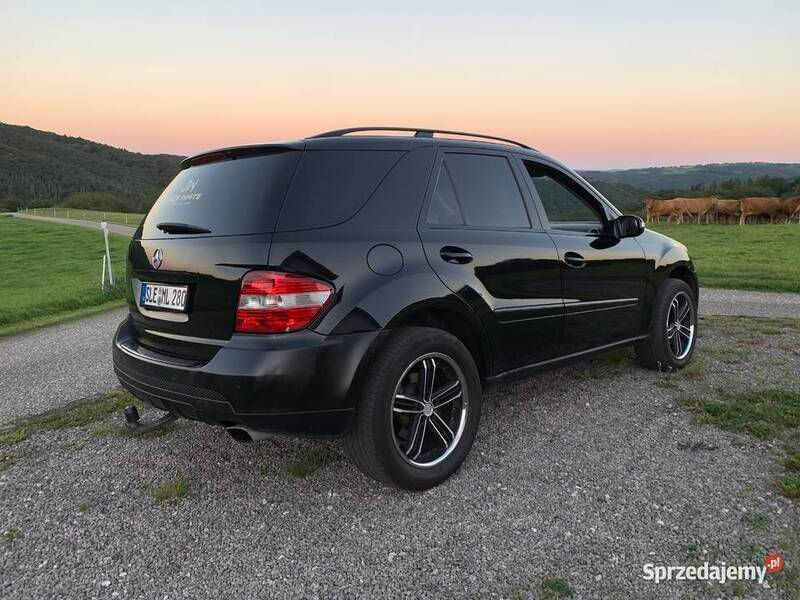 Czarny Używany 2009 Mercedes ML280 SUV | 35 555 zł (Uczciwa cena) - Obraz 1/4