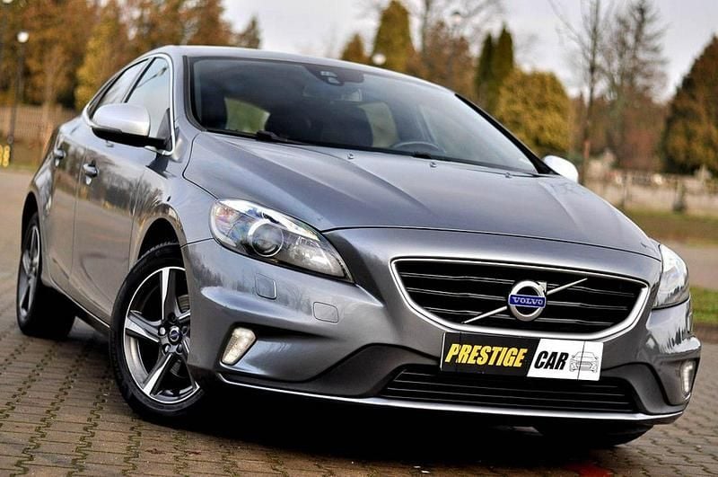 Używany Volvo V40 R-Design 120 KM (88 kW) 2015 Szary (metalik) Sedan/Limuzyna