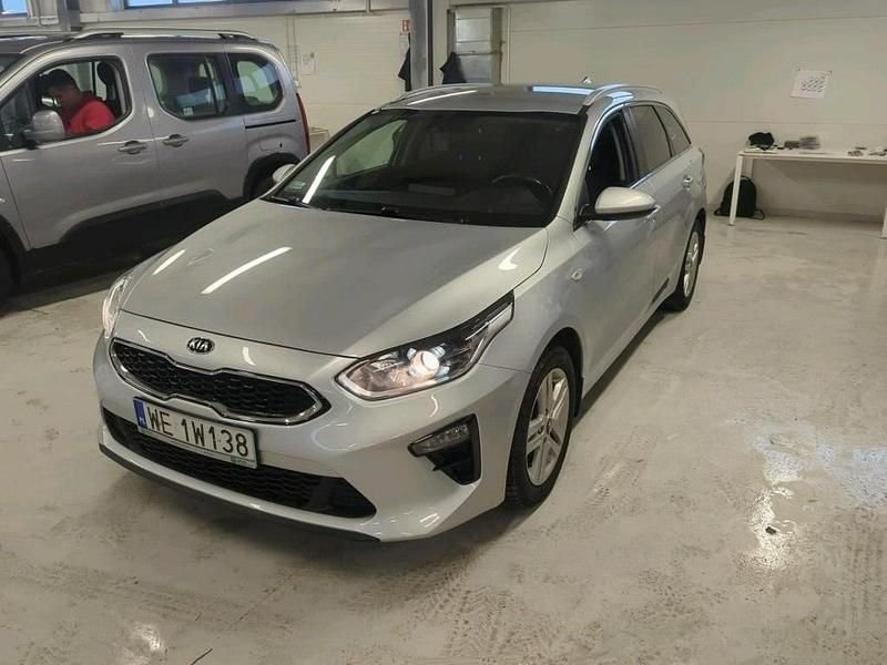 Srebrny (metalik) Używany 2020 Kia Ceed Hatchback | 38 100 zł (Super Cena) - Obraz 1/4