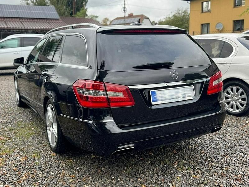 Używany Mercedes E220 Avantgarde 170 KM (125 kW) 2012 Czarny Kombi