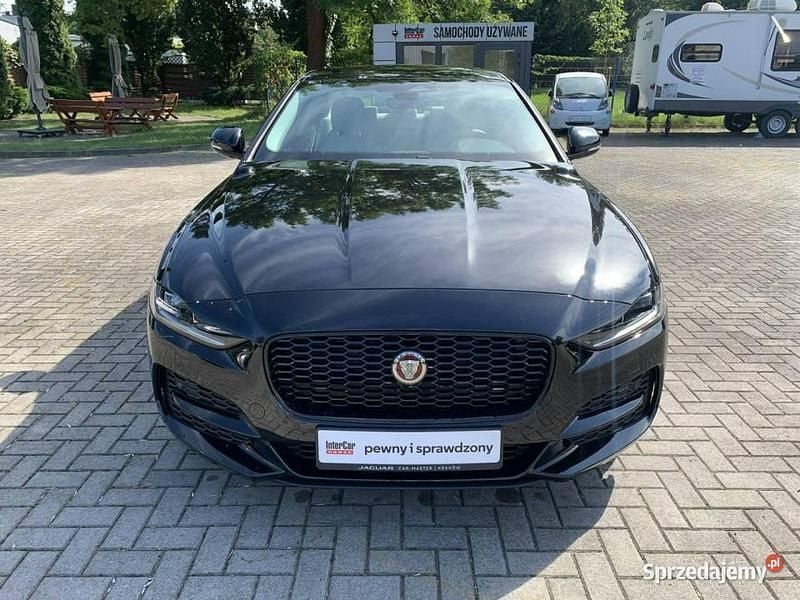 Czarny (metalik) Używany 2022 Jaguar XE Sedan/Limuzyna | 215 000 zł - Obraz 1/4