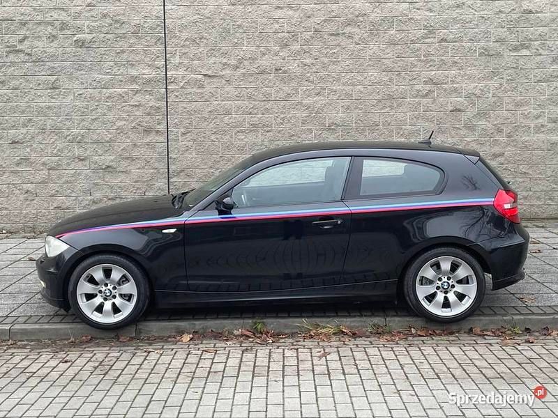 Czarny Używany 2009 BMW 120 Hatchback | 17 900 zł (Uczciwa cena) - Obraz 1/4