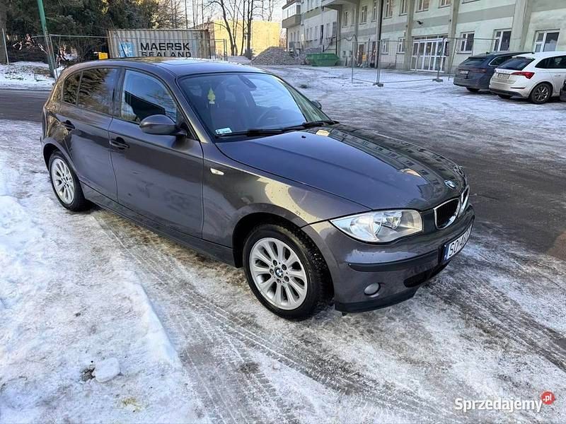 Szary Używany 2005 BMW 116 Hatchback | 11 500 zł (Uczciwa cena) - Obraz 1/4