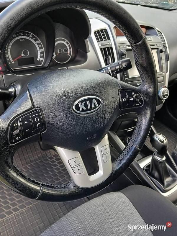Srebrny Używany 2011 Kia Ceed Kombi | 17 500 zł (Uczciwa cena) - Obraz 1/4