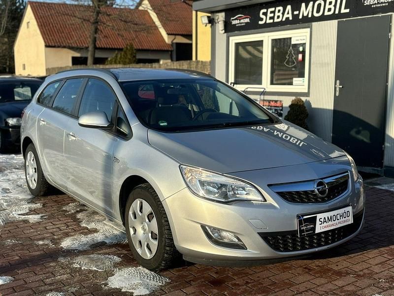 Używany Opel Astra 100 KM (73 kW) 2011 Srebrny Kombi