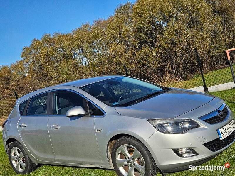 Używany Opel Astra 2010 Srebrny Hatchback