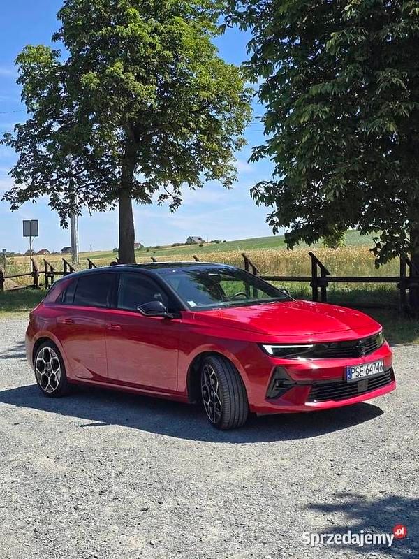 Czerwony Używany 2022 Opel Astra GS Line Hatchback | 74 900 zł (Drogi) - Obraz 1/4