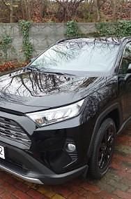 Używany Toyota RAV4 Comfort 173 KM (127 kW) 2021 Czarny (metalik) SUV