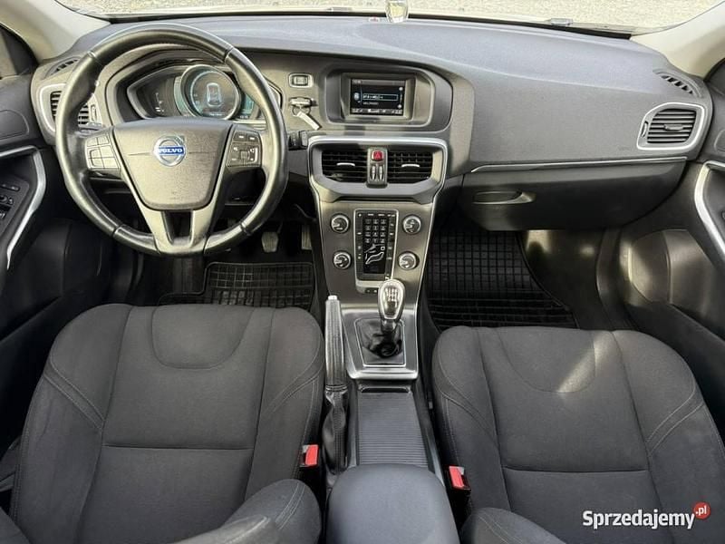 Używany Volvo V40 Kinetic 114 KM (83 kW) 2014 Biały Hatchback