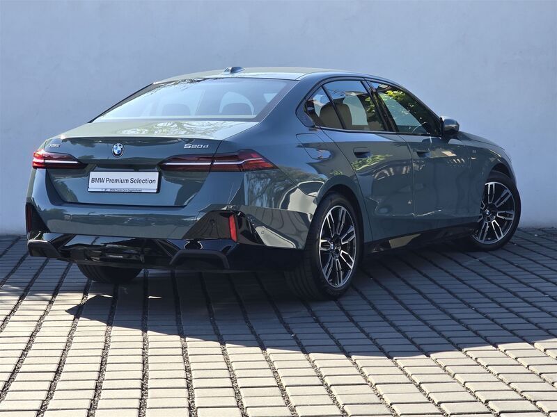 Używany BMW 520 Shadowline 197 KM (144 kW) 2024 Zielony cape york metalizowany Sedan/Limuzyna