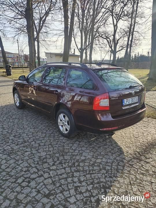 Używany Skoda Octavia Elegance 105 KM (77 kW) 2010 Bordowy Kombi