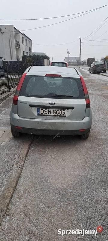 Srebrny Używany 2004 Ford Fiesta Hatchback | 2000 zł (Dobra cena) - Obraz 1/4