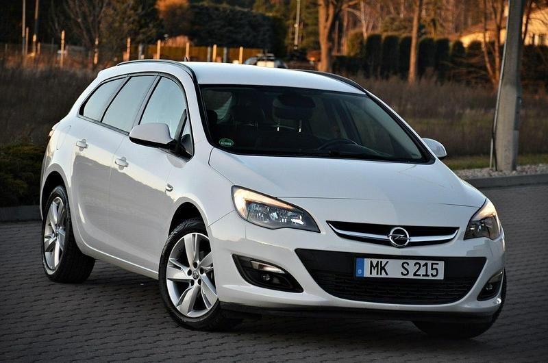 Używany Opel Astra 140 KM (102 kW) 2015 Biały Kombi