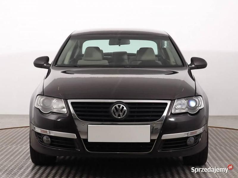 Szary Używany 2010 VW Passat Sedan/Limuzyna | 16 999 zł (Uczciwa cena) - Obraz 1/4
