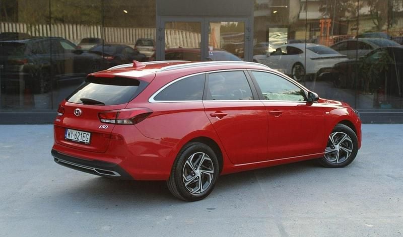 Używany Hyundai i30 Comfort 160 KM (117 kW) 2020 Czerwony (metalik) Kombi