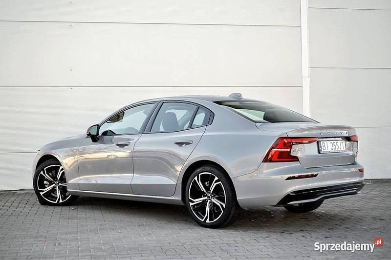 Używany Volvo S60 Core 2024 Szary Sedan/Limuzyna