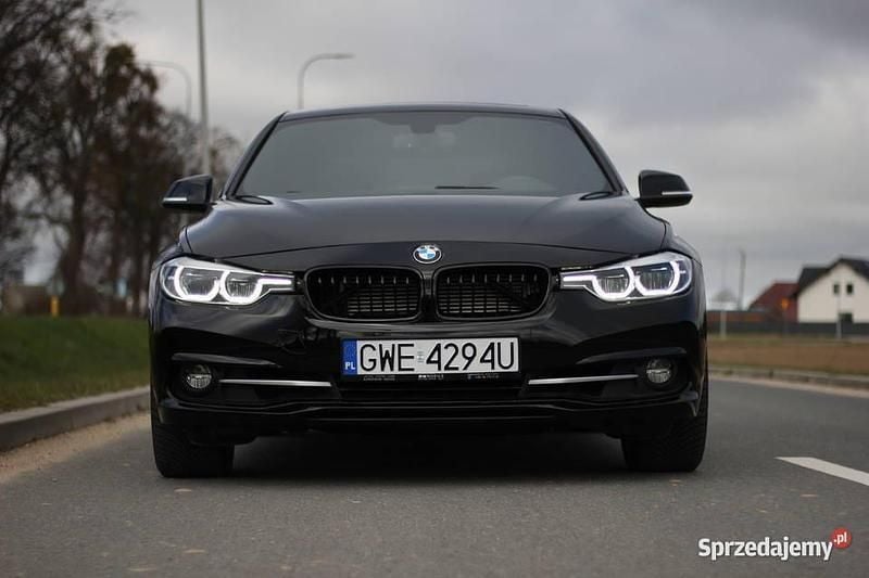 Czarny Używany 2018 BMW 330e iPerformance Sedan/Limuzyna | 94 600 zł (Dobra cena) - Obraz 1/4