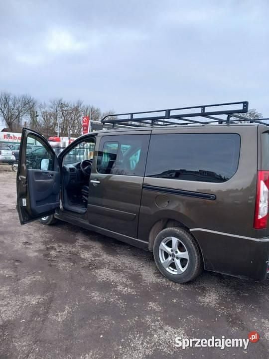 Używany Peugeot TePee 2013 Brązowy Minivan