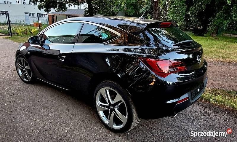Czarny Używany 2012 Opel Astra GTC Coupe | 28 600 zł (Dość drogi) - Obraz 1/4
