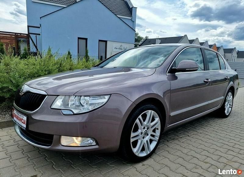 Fioletowy Używany 2012 Skoda Superb Hatchback | 34 990 zł (Uczciwa cena) - Obraz 1/4