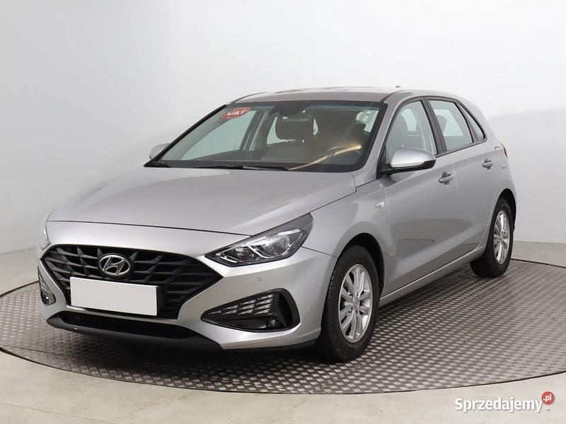 Używany Hyundai i30 2022 Srebrny Hatchback