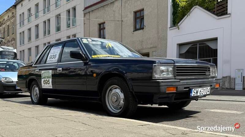 Używany Nissan Laurel 1985 Granatowy Sedan/Limuzyna