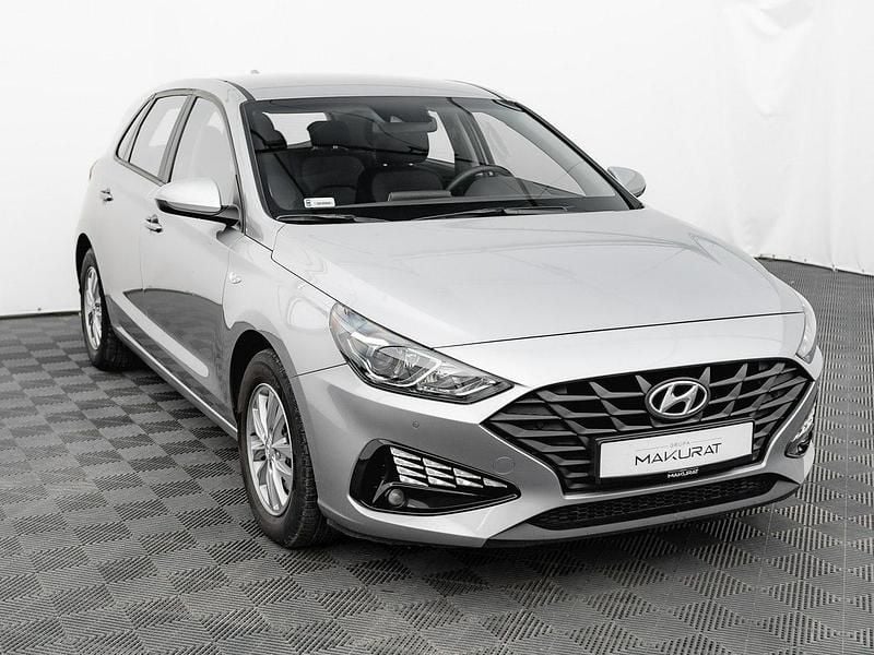 Używany Hyundai i30 Classic 110 KM (80 kW) 2022 Srebrny Hatchback