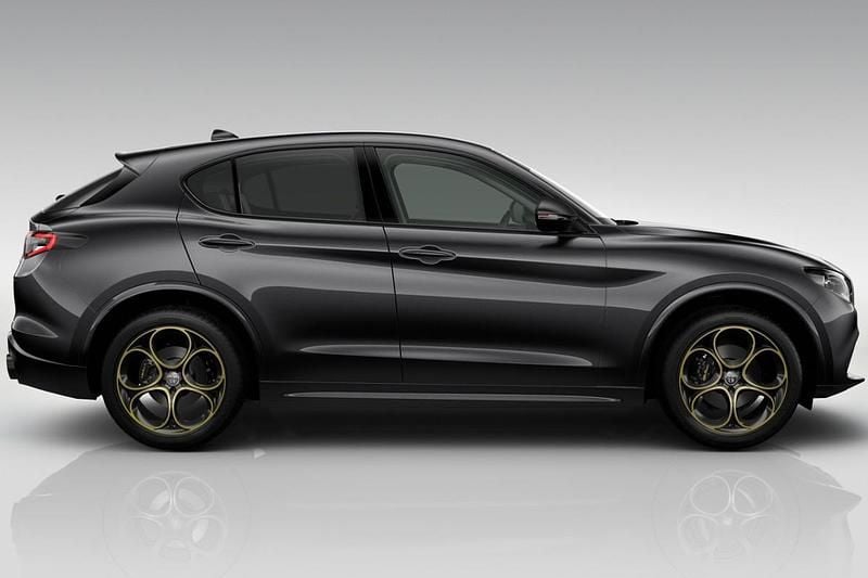 Lakier metalizowany czarny volcano black Nowe 2025 Alfa Romeo Stelvio SUV | 243 002 zł - Obraz 1/2
