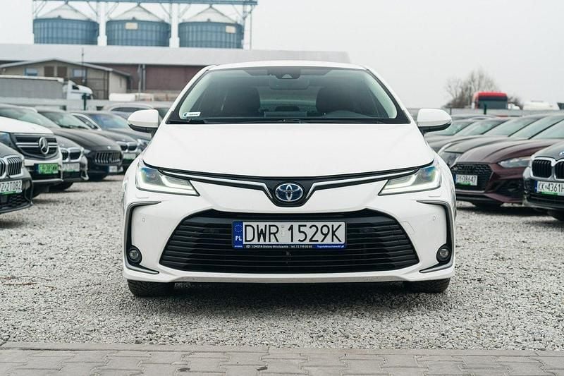 Używany Toyota Corolla 122 KM (89 kW) 2020 Biały (metalik) Sedan/Limuzyna