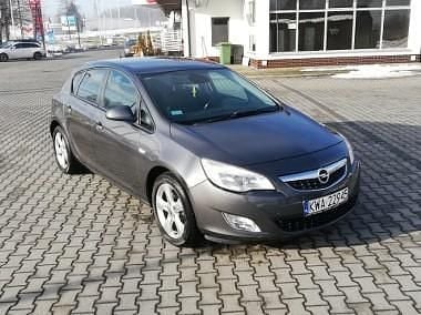 Używany Opel Astra Eco 110 KM (80 kW) 2010 Grafitowy Hatchback