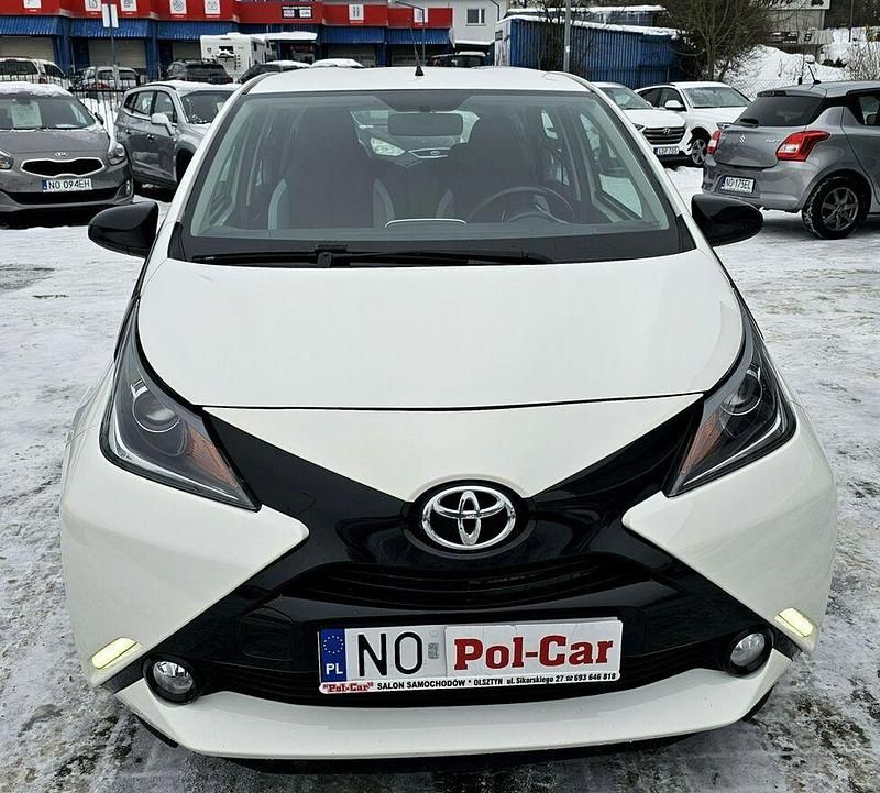 Używany Toyota Aygo 69 KM (50 kW) 2016 Biały Hatchback