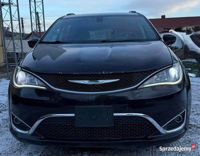 Granatowy Używany 2017 Chrysler Pacifica Minivan | 32 000 zł - Obraz 1/4