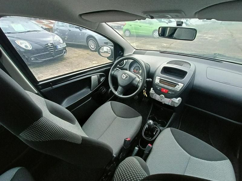 Używany Toyota Aygo 68 KM (50 kW) 2012 Czarny Hatchback