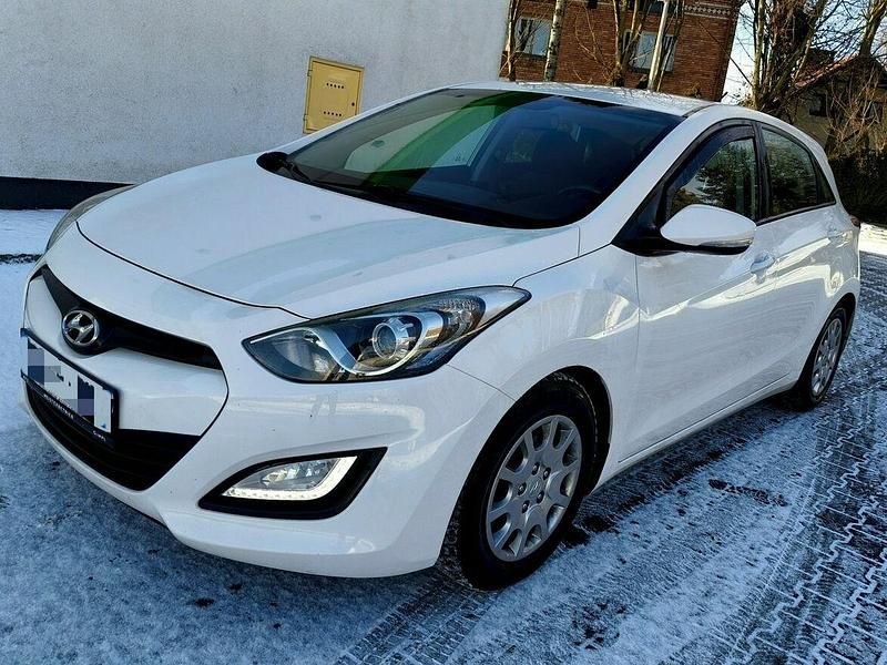 Używany Hyundai i30 90 KM (66 kW) 2012 Biały Hatchback