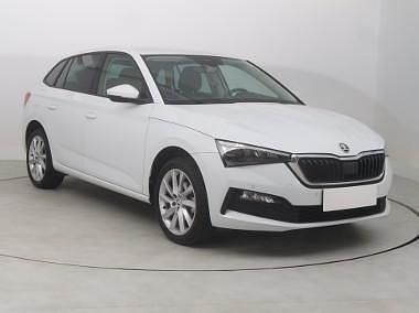 Biały Używany 2023 Skoda Scala Hatchback | 91 999 zł (Uczciwa cena) - Obraz 1/4