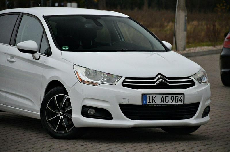 Używany Citroën C4 111 KM (81 kW) 2012 Biały Hatchback