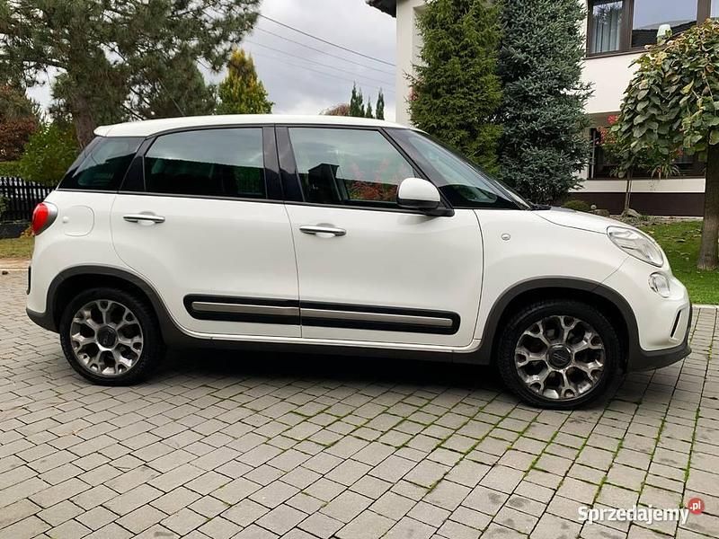 Biały Używany 2016 Fiat 500L Minivan | 29 900 zł (Uczciwa cena) - Obraz 1/4