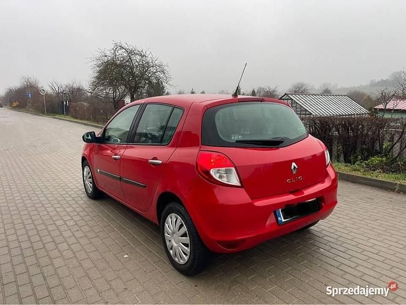 Czerwony Używany 2011 Renault Clio II Hatchback | 9900 zł (Uczciwa cena) - Obraz 1/4