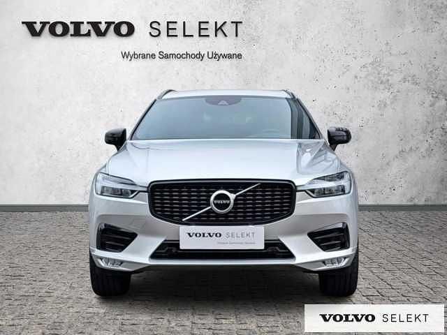 Używany Volvo XC60 235 KM (172 kW) 2021 Srebrny SUV