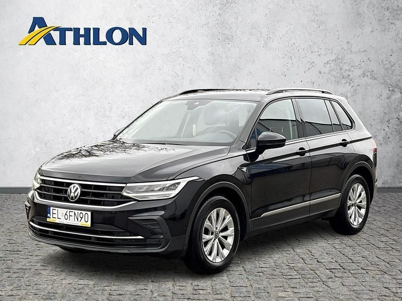 Czarny (metalik) Używany 2022 VW Tiguan SUV | 111 000 zł (Uczciwa cena) - Obraz 1/4
