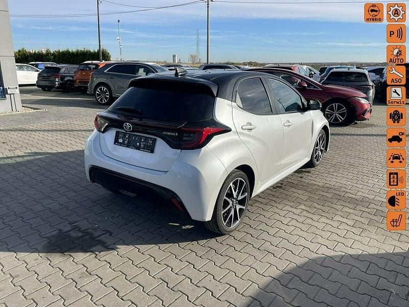 Biały Używany 2021 Toyota Yaris Hatchback | 54 900 zł - Obraz 1/4